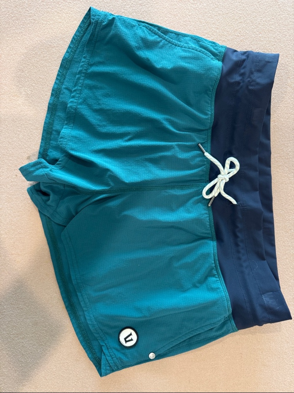 Vuori Seabreeze Shorts Teal with Navy Waistband Medium
